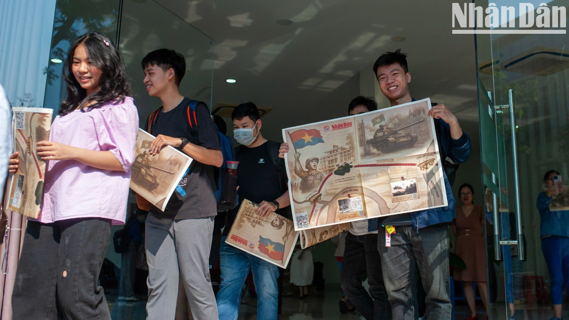 La actividad fascina a numerosos jóvenes. La actividad fascina a numerosos jóvenes.