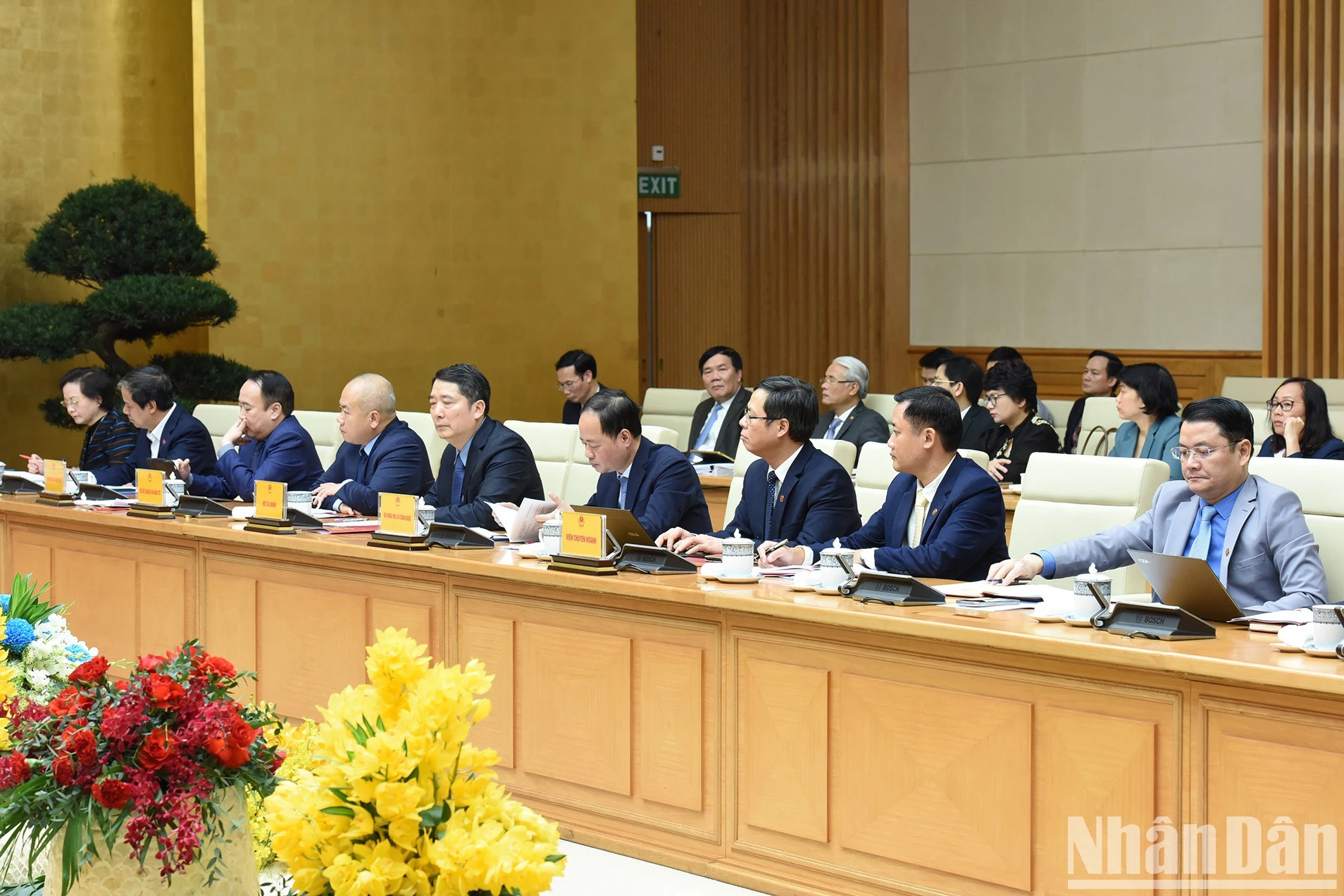 Representantes de los ministerios y departamentos. Representantes de los ministerios y departamentos.