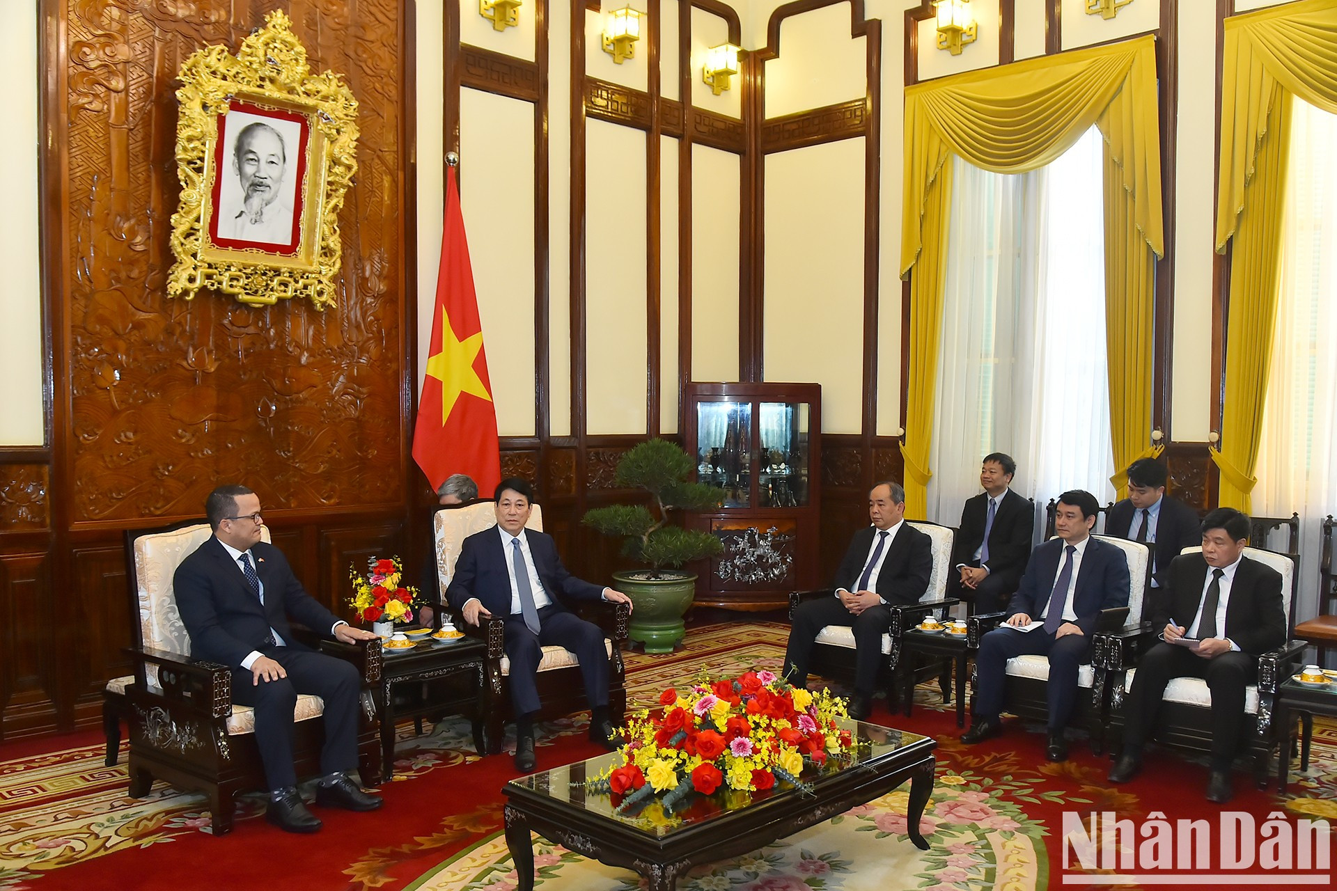 Panorama de la reunión, efectuada en el Palacio Presidencial. Panorama de la reunión, efectuada en el Palacio Presidencial.