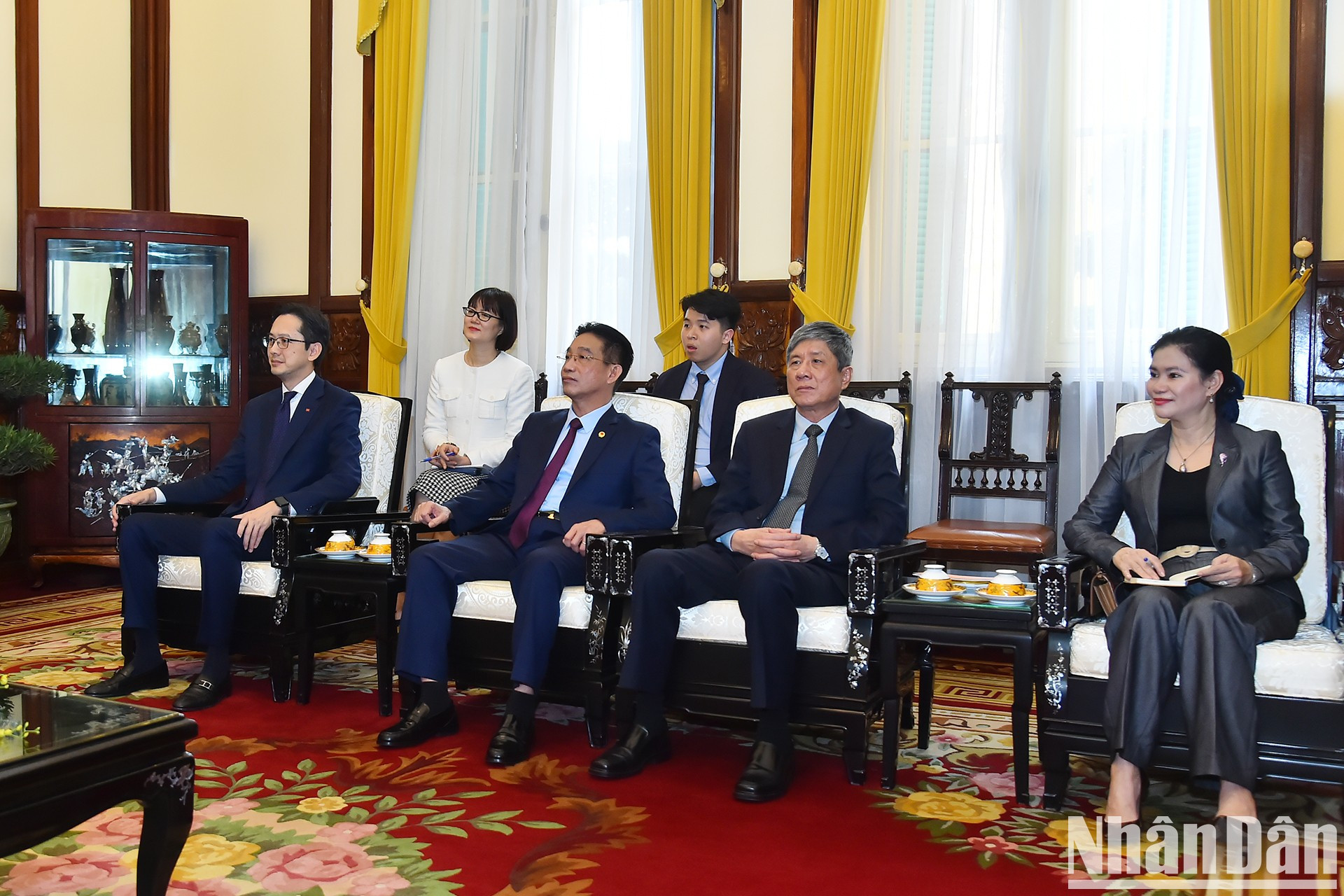 Funcionarios vietnamitas a la cita. Funcionarios vietnamitas a la cita.