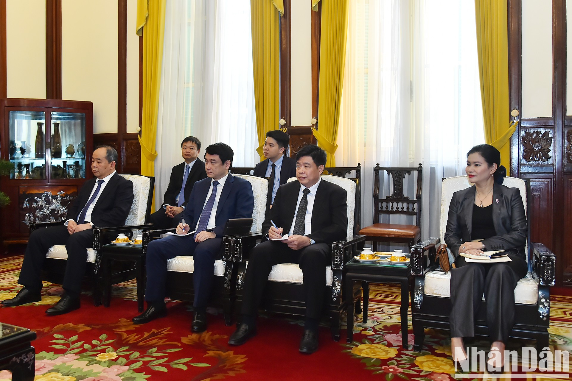 Funcionarios vietnamitas en la cita. Funcionarios vietnamitas en la cita.