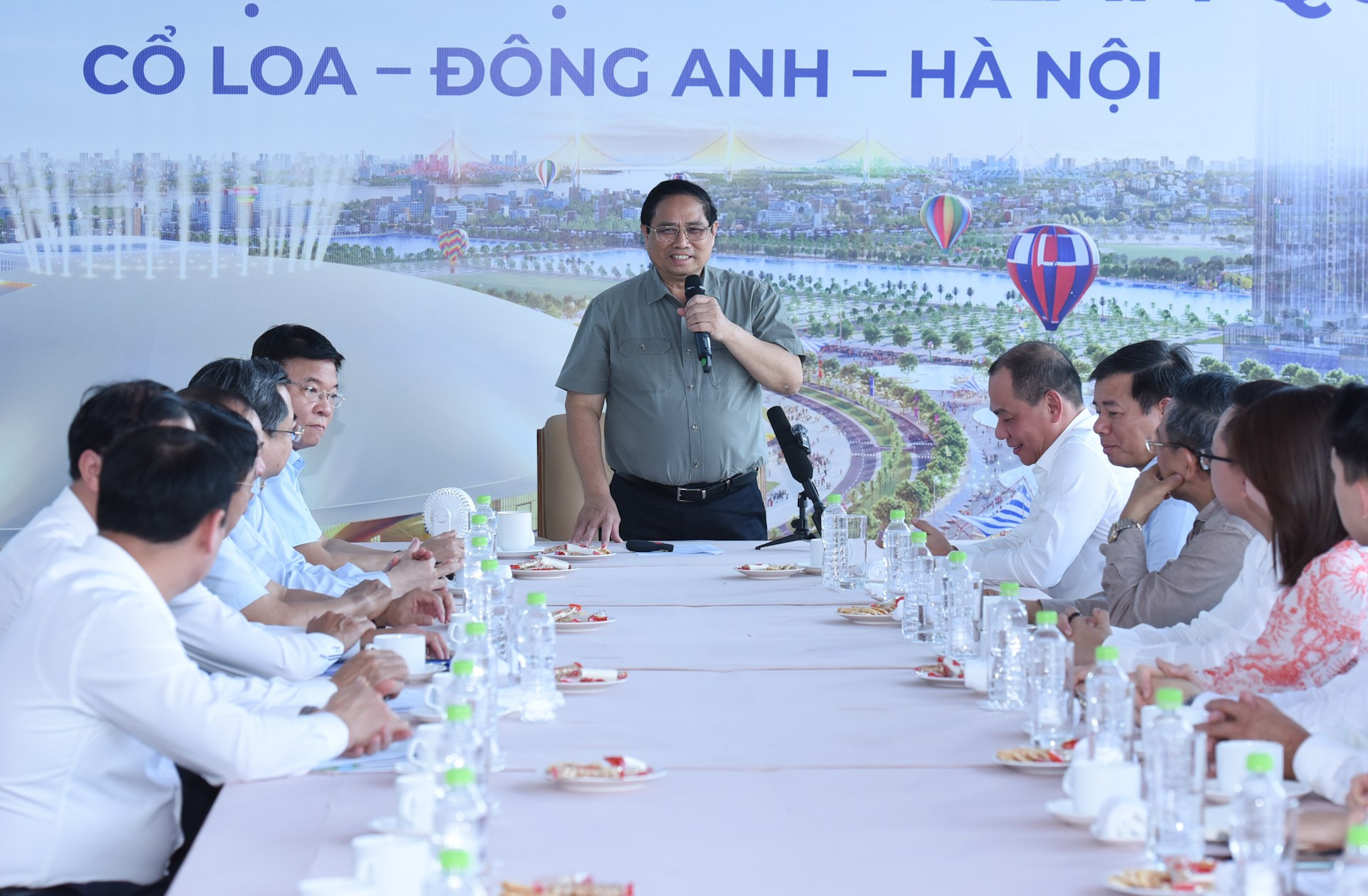 El dirigente se reúne con inversores y contratistas del proyecto.