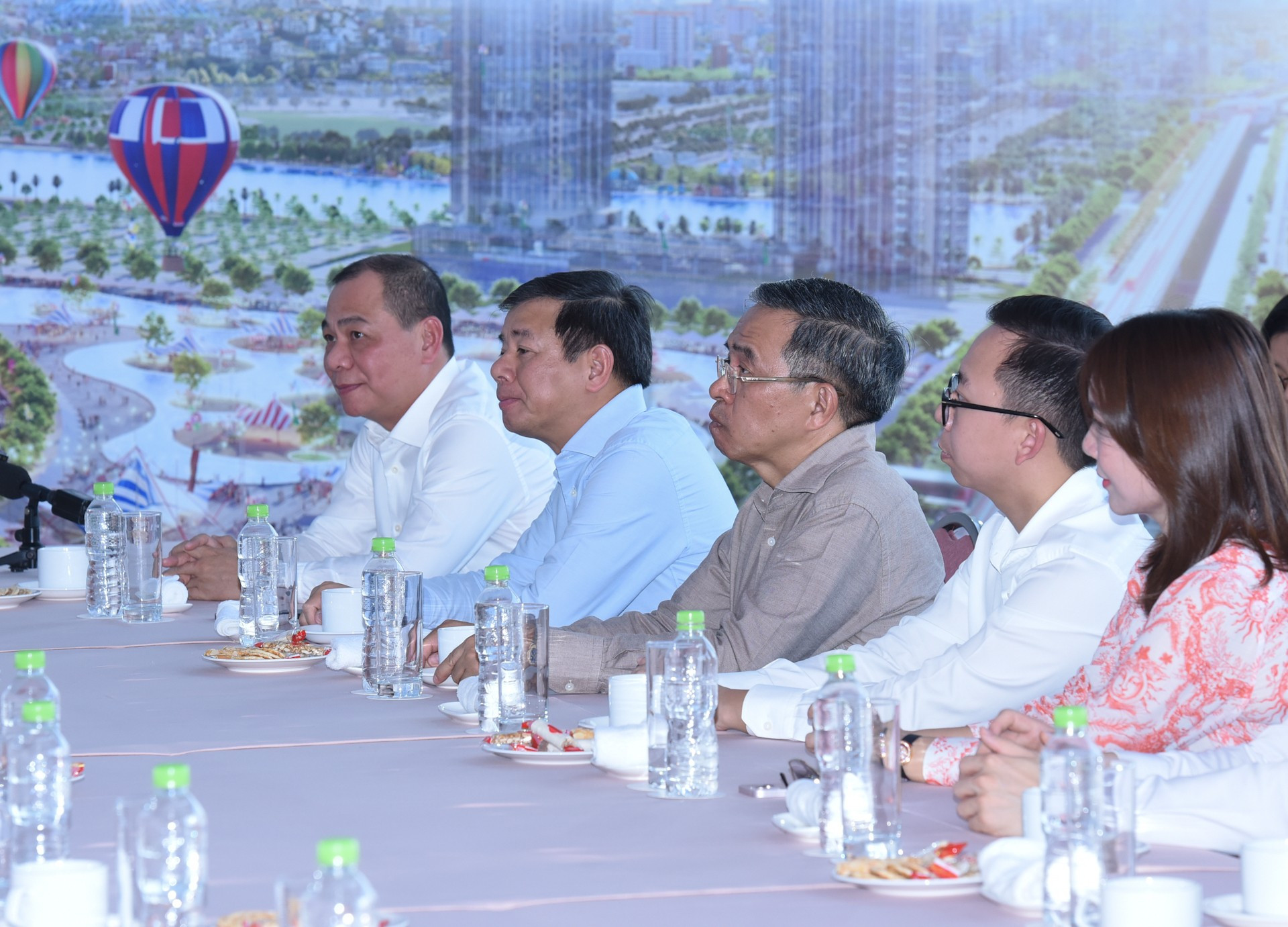 Representantes de las partes concernientes.