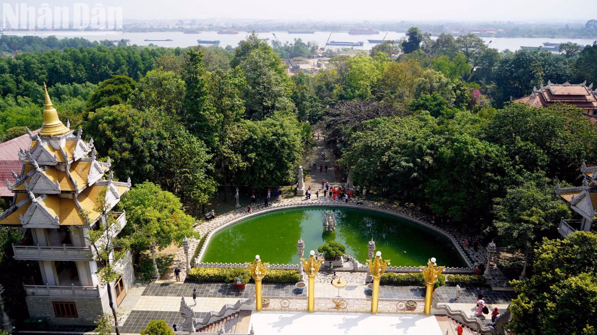 Vista desde la estupa de Gotama Cetiya, una de las obras más destacadas de la pagoda.