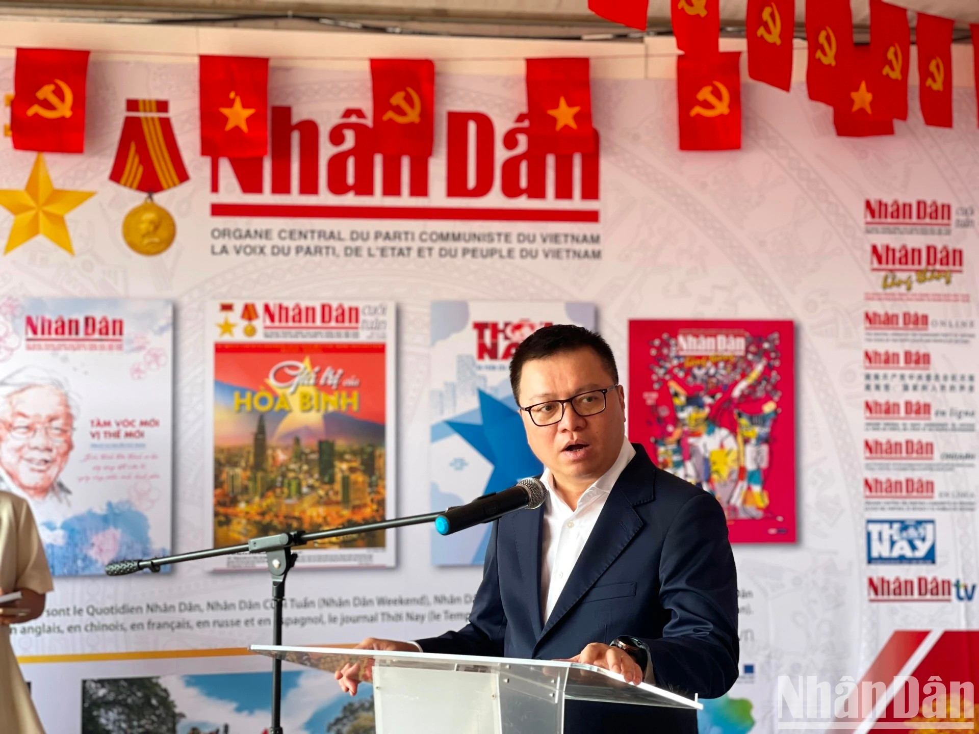 El compañero Le Quoc Minh habla en la cita.