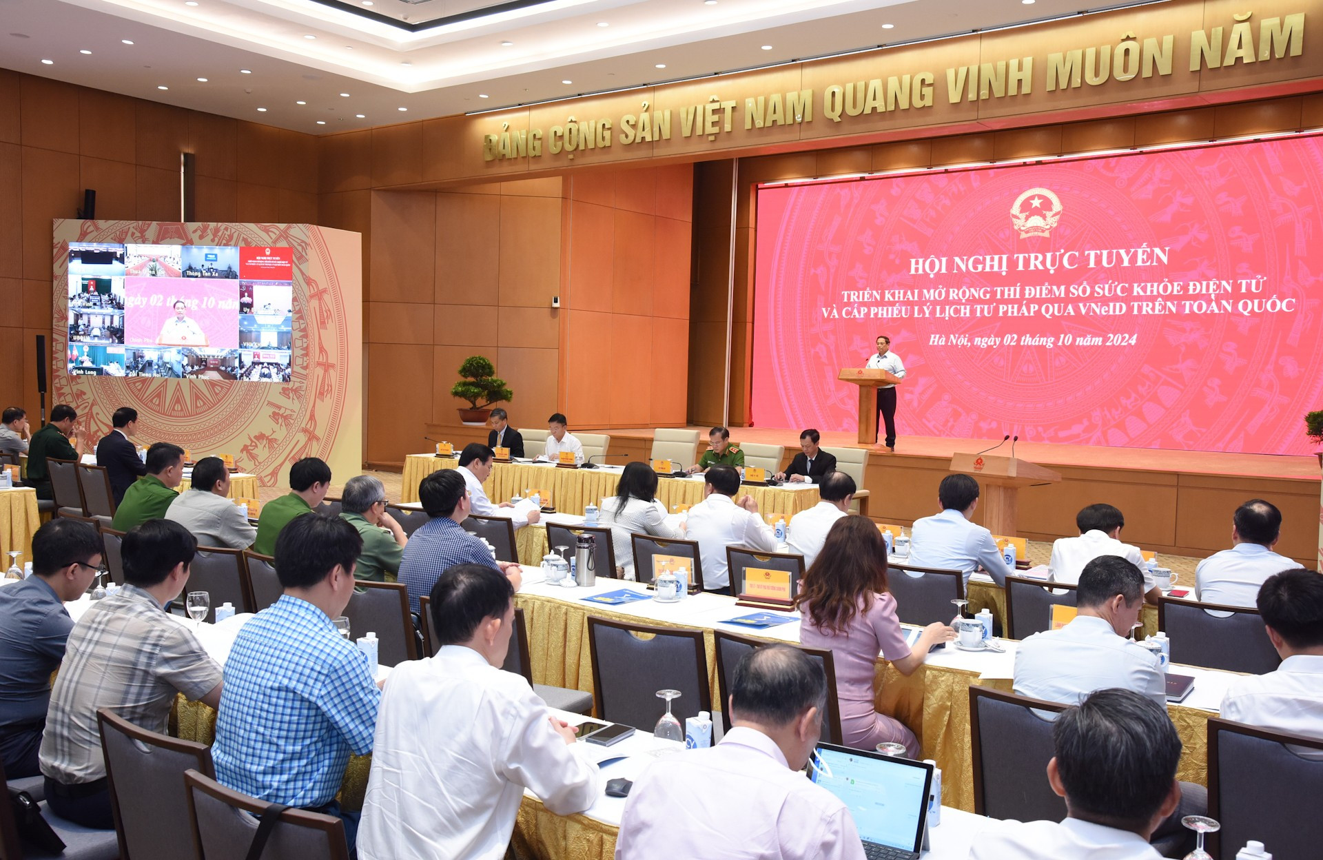 [Foto] Premier vietnamita asiste a conferencia sobre digitalización de libretas de salud y antecedentes penales ảnh 5
