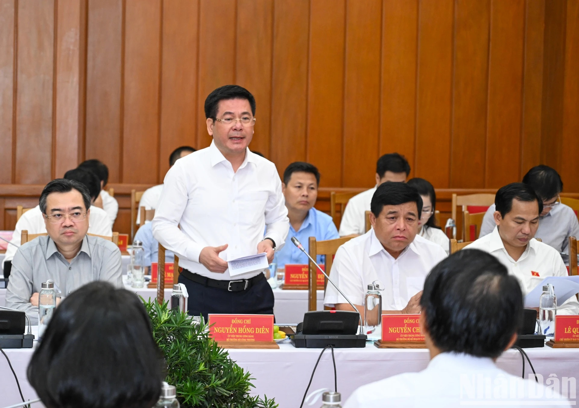 El ministro de Industria y Comercio, Nguyen Hong Dien.