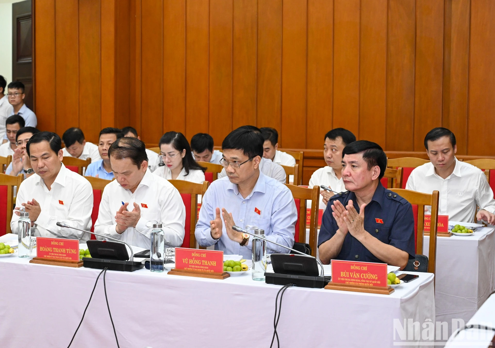 Diputados participantes en la sesión.