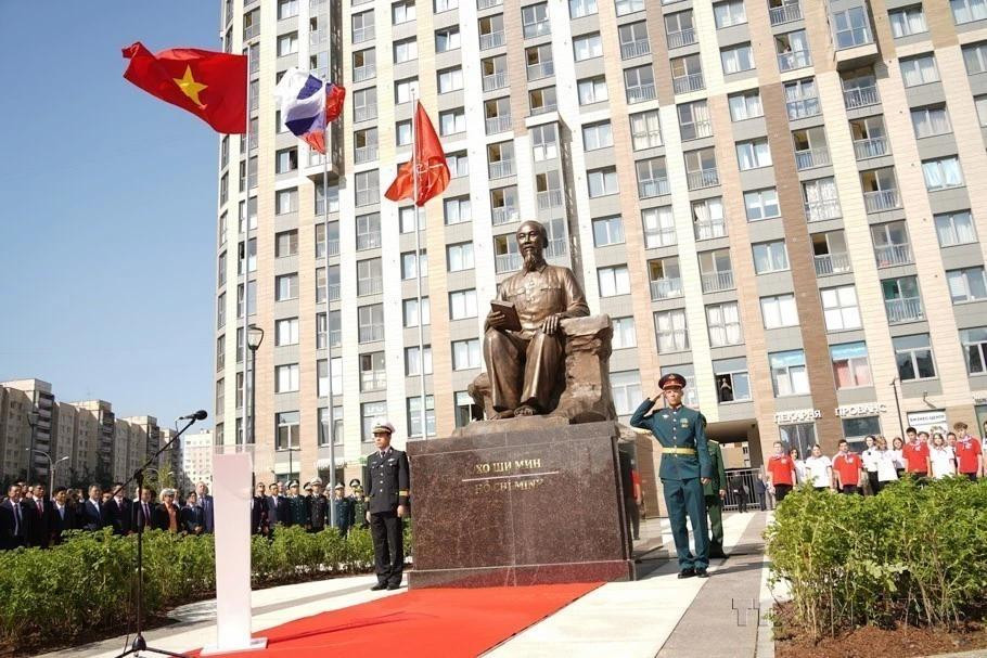 La ceremonia de inauguración del Monumento del Presidente Ho Chi Minh en la ciudad de San Petersburgo, Rusia (2023). La ceremonia de inauguración del Monumento del Presidente Ho Chi Minh en la ciudad de San Petersburgo, Rusia (2023).