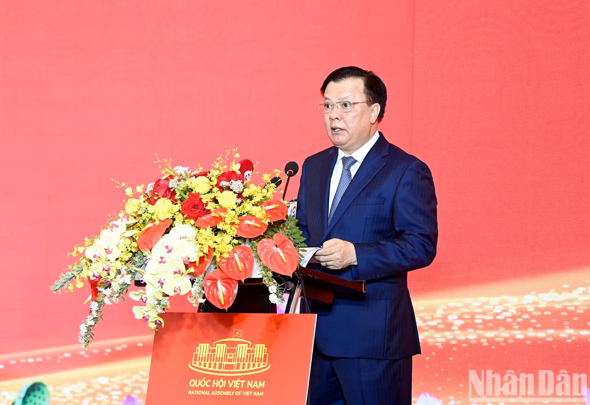 El secretario del Comité partidista en la capital, Dinh Tien Dung, interviene en el evento.