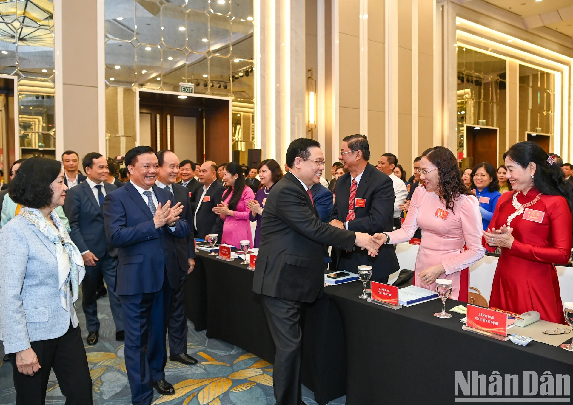 El jefe del Legislativo y los participantes en la cita. El jefe del Legislativo y los participantes en la cita.