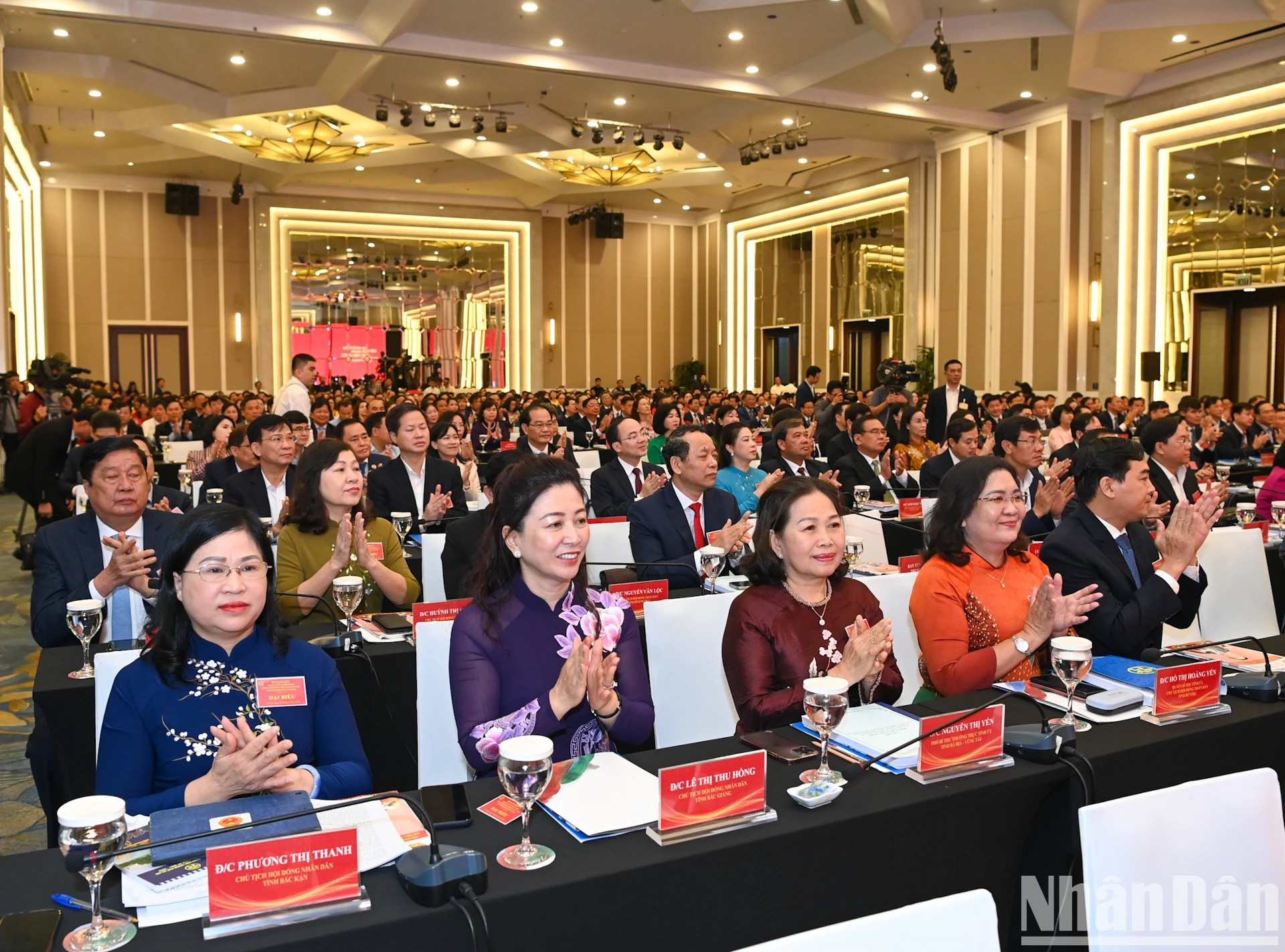 Estuvieron más de 500 delegados de las 63 provincias y ciudades subnacionales. Estuvieron más de 500 delegados de las 63 provincias y ciudades subnacionales.