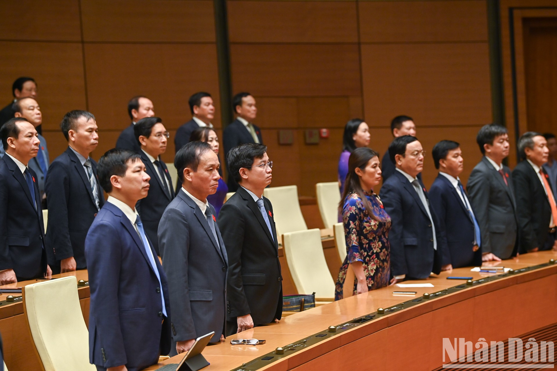 Los diputados presencian el procedimiento. Los diputados presencian el procedimiento.