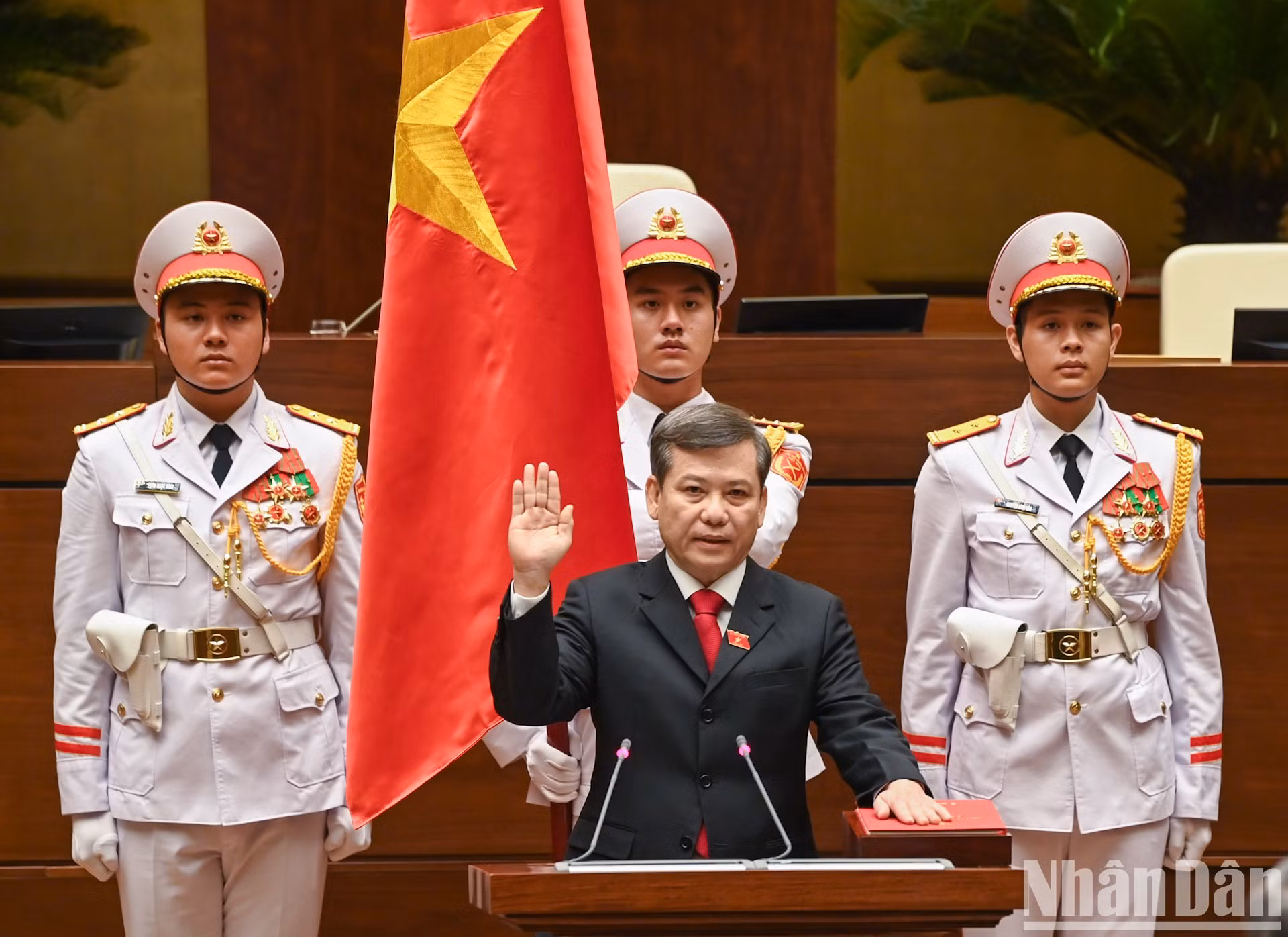 Le Minh Tri jura su cargo como presidente del Tribunal Popular Supremo.