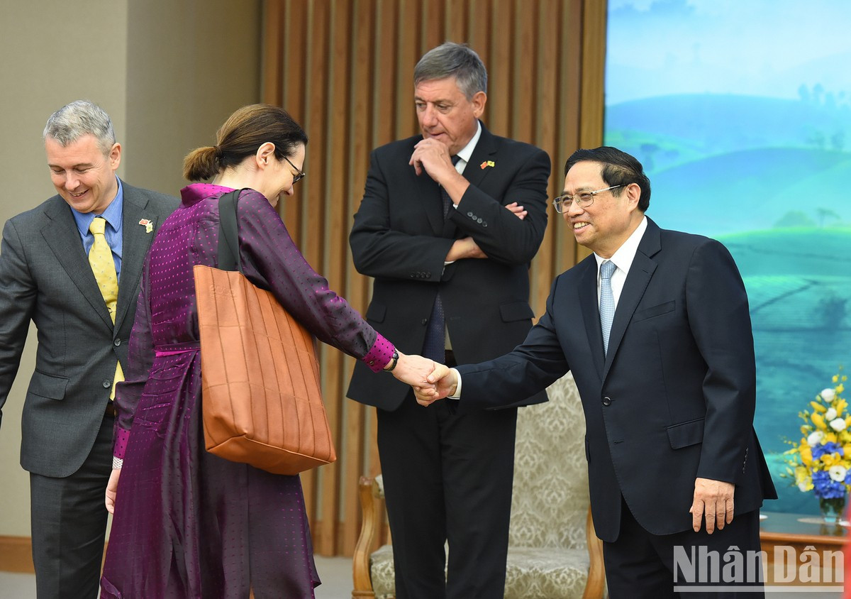 El jefe de Gobierno recibe a los delegados belgas.