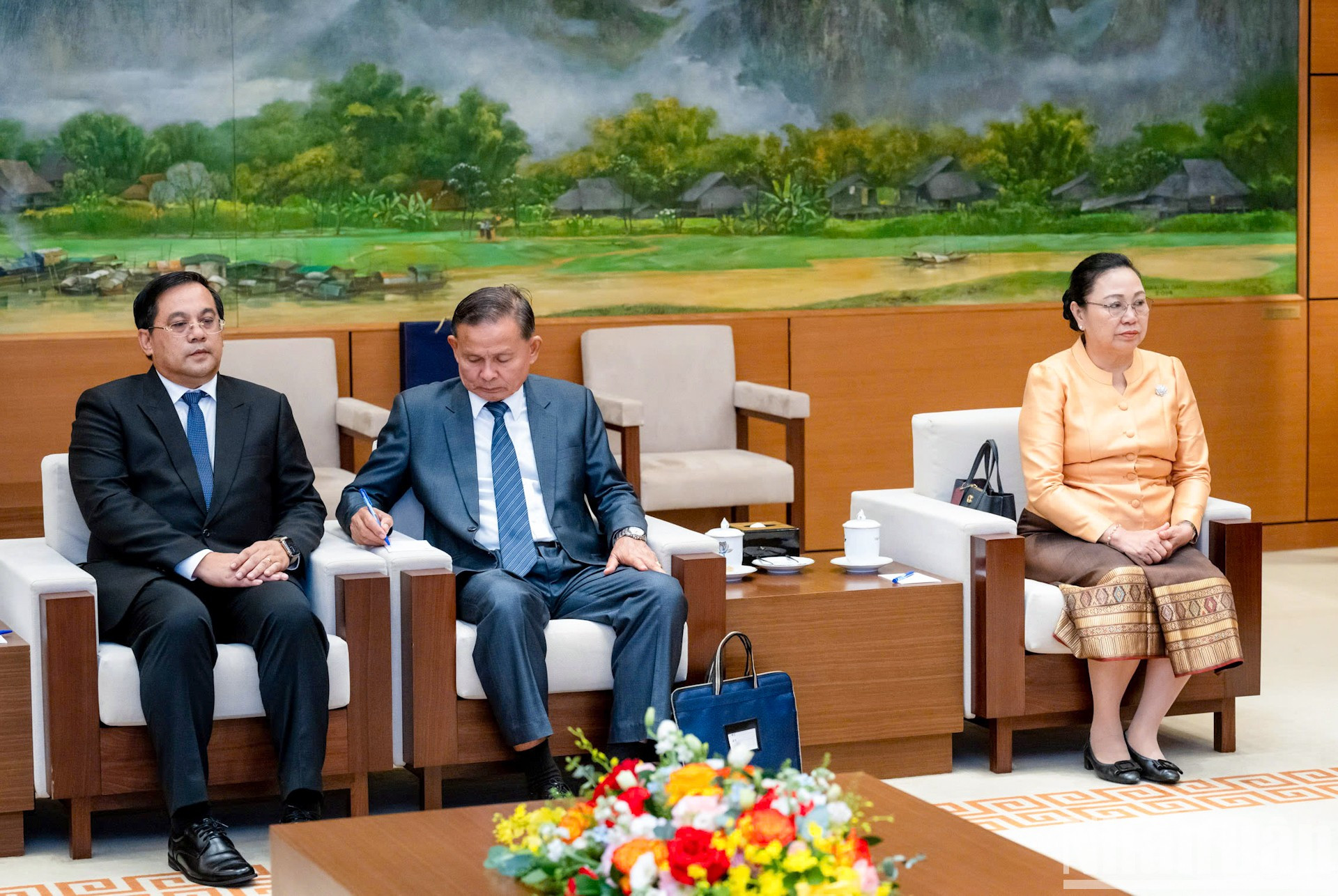 Miembros de la delegación laosiana. Miembros de la delegación laosiana.