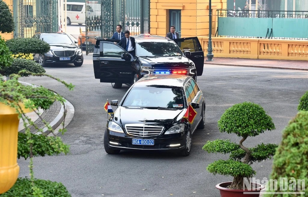 Convoy de coches oficiales. Convoy de coches oficiales.