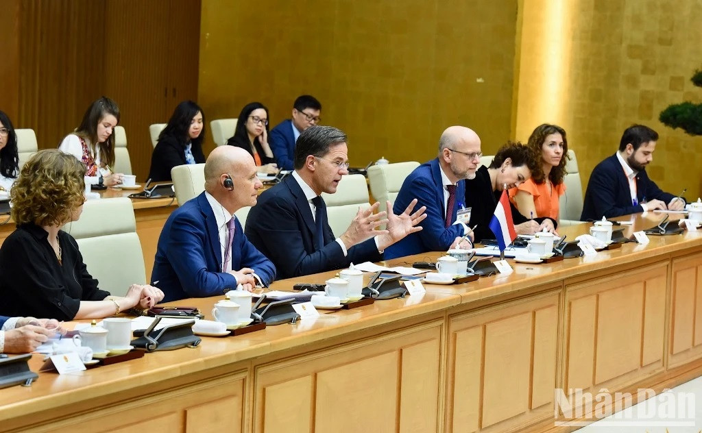 Miembros de la delegación del país europeo. Miembros de la delegación del país europeo.