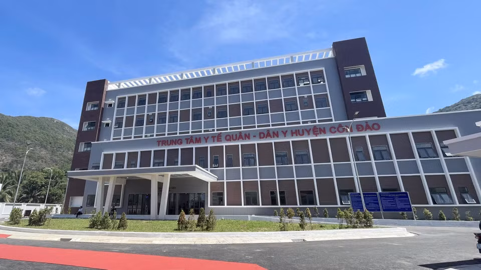 El Centro Médico Militar-Civil del distrito de Con Dao acaba de ser inaugurado y puesto en funcionamiento.