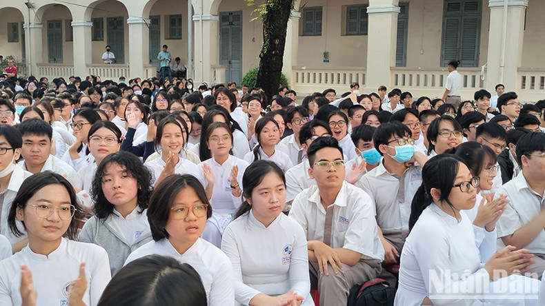 Muchachos de la escuela para superdotados de Le Hong Phong, en Ciudad Ho Chi Minh. Muchachos de la escuela para superdotados de Le Hong Phong, en Ciudad Ho Chi Minh.