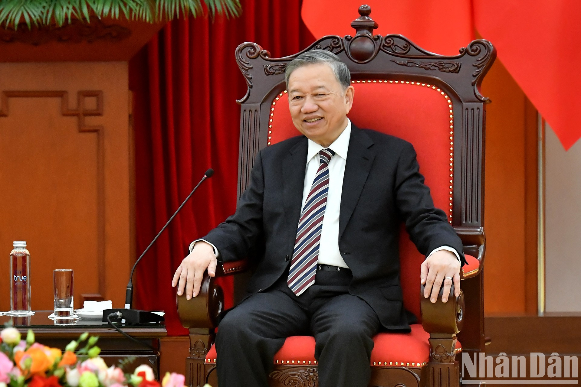 El secretario general del PCV, To Lam, toma la palabra. El secretario general del PCV, To Lam, toma la palabra.