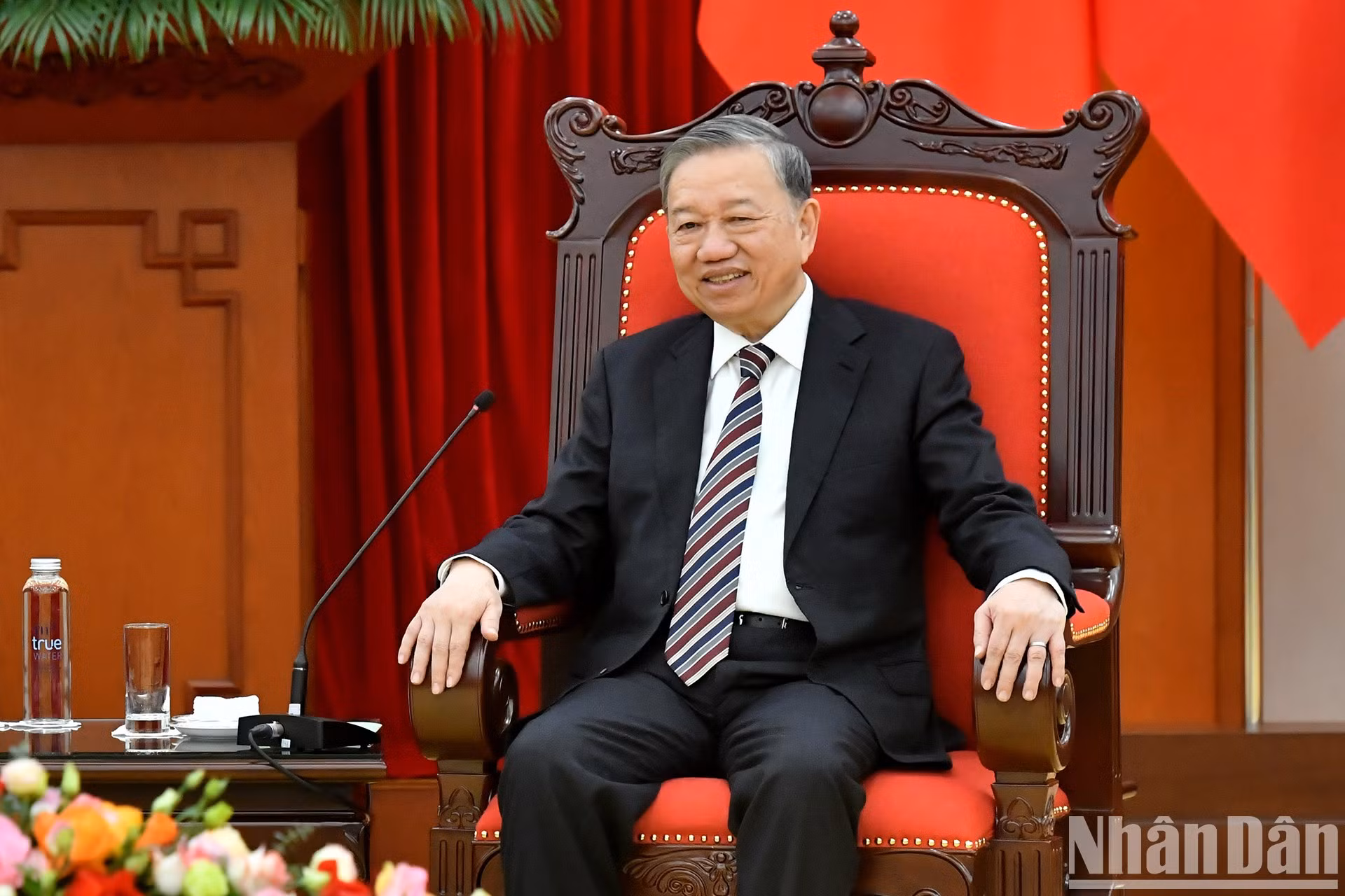 El secretario general del PCV, To Lam, toma la palabra. El secretario general del PCV, To Lam, toma la palabra.