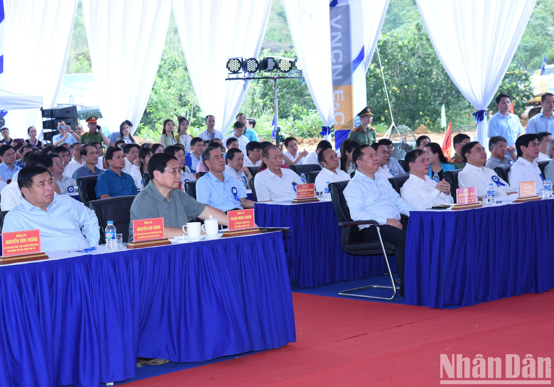 El premier Pham Minh Chinh y delegados al evento. El premier Pham Minh Chinh y delegados al evento.