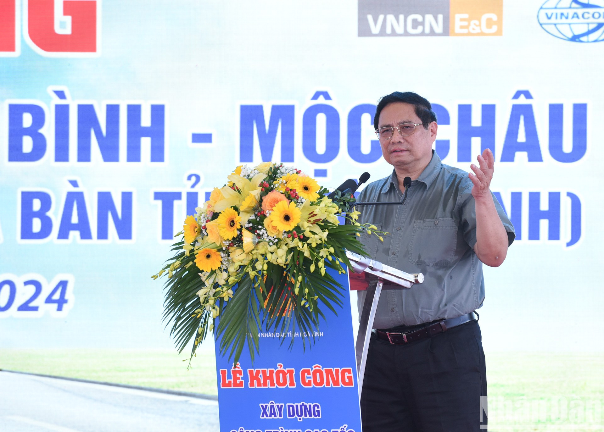En su intervención, Minh Chinh evaluó que la actividad marca un nuevo hito en el desarrollo de la infraestructura del Noroeste y el crecimiento de la provincia de Hoa Binh, encargada del proyecto. En su intervención, Minh Chinh evaluó que la actividad marca un nuevo hito en el desarrollo de la infraestructura del Noroeste y el crecimiento de la provincia de Hoa Binh, encargada del proyecto.