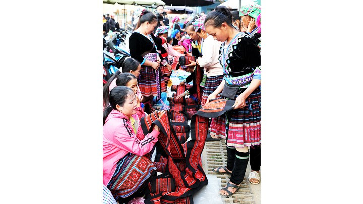 Diversos productos de brocado.