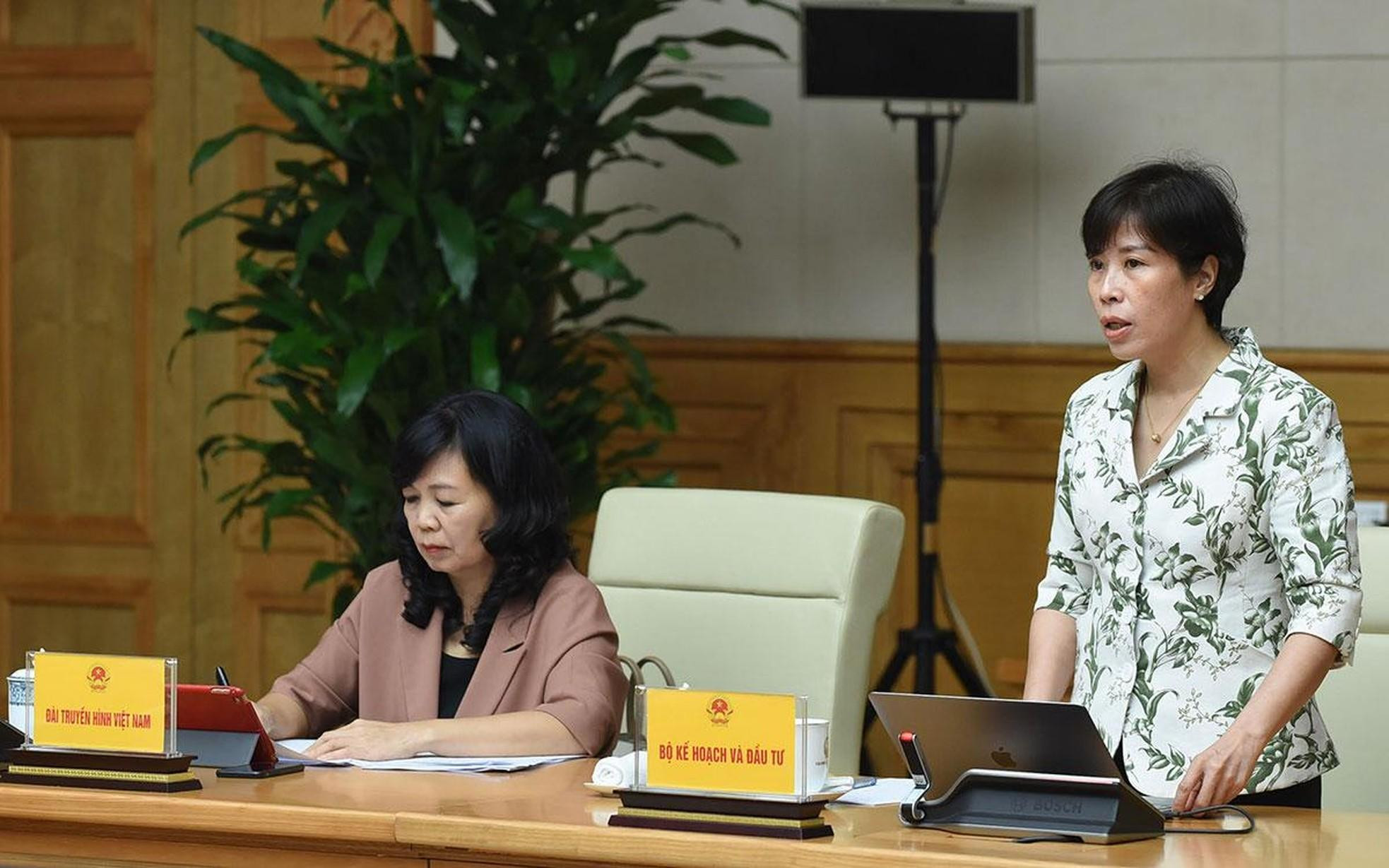 Una representante del personal ejecutivo del Ministerio de Planificación e Inversión aporta opiniones. Una representante del personal ejecutivo del Ministerio de Planificación e Inversión aporta opiniones.