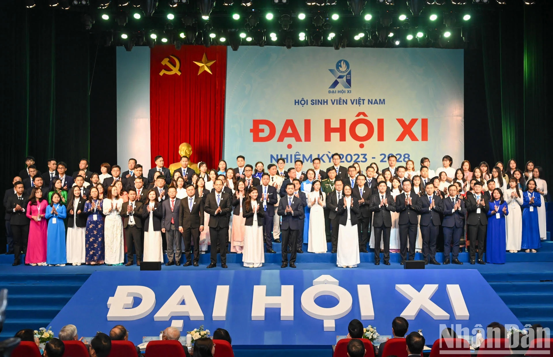 Estrena el Buró Ejecutivo del Comité Central de la Asociación del undécimo mandato.