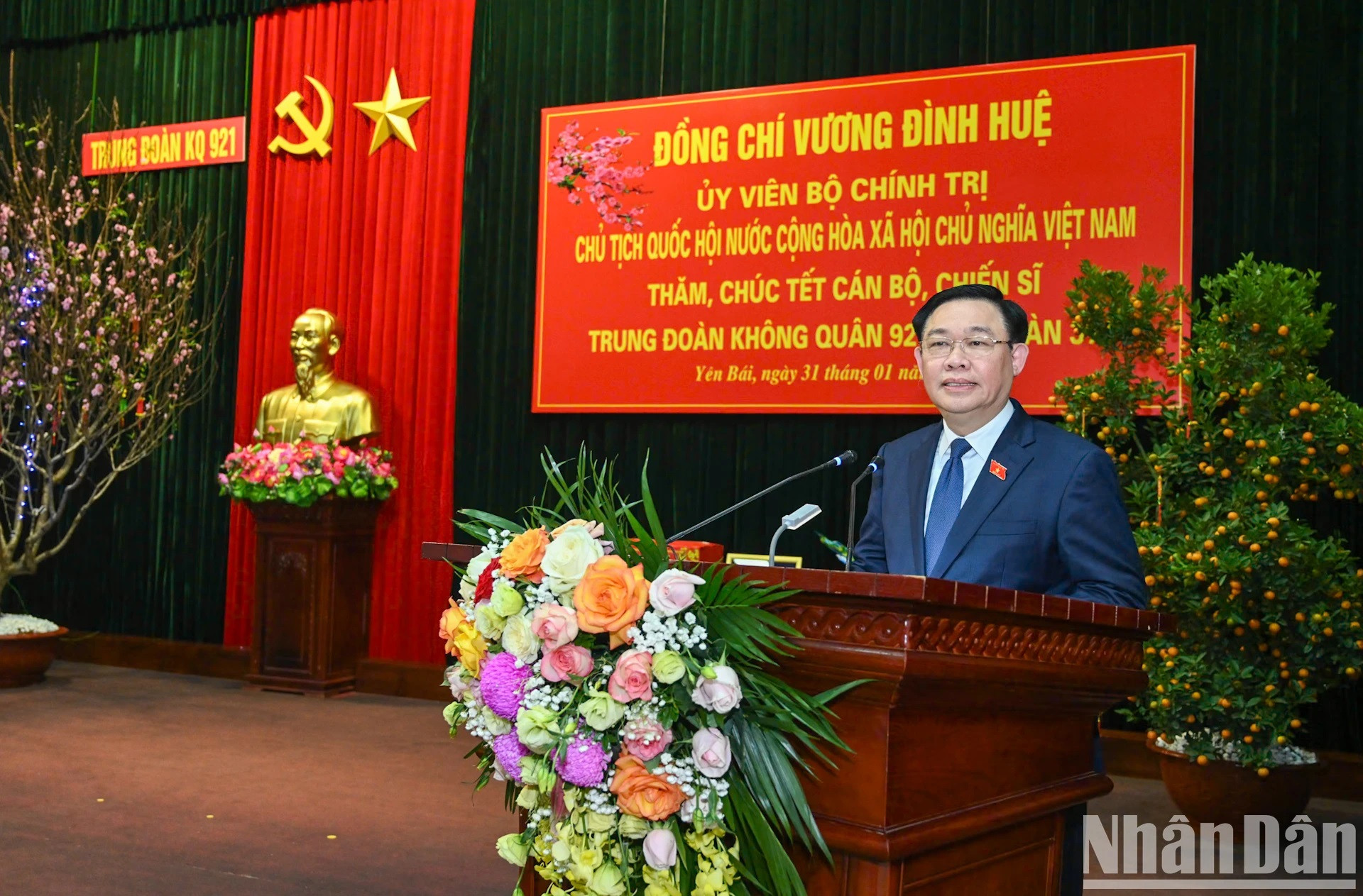 El jefe del Legislativo da palabras.