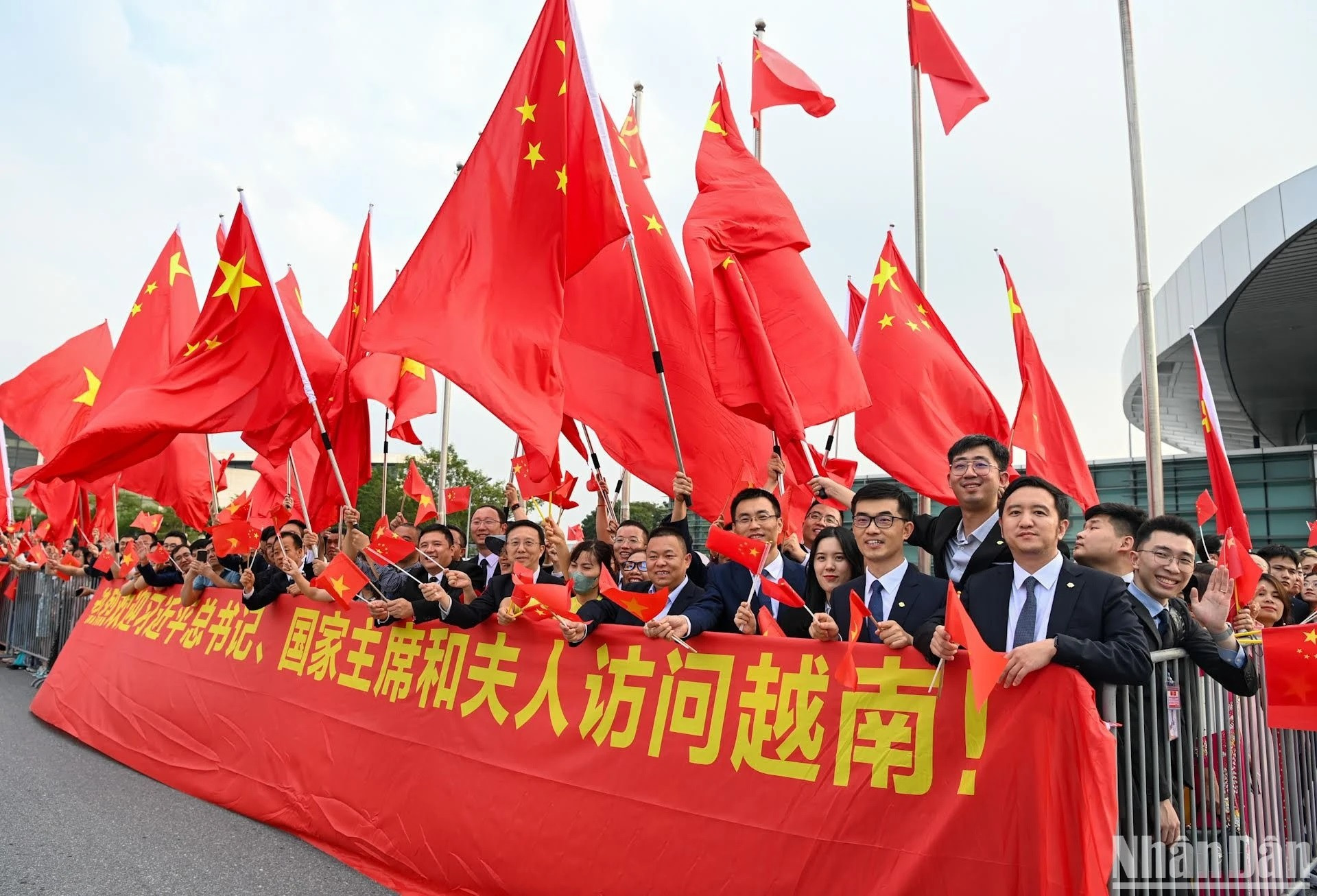 Vietnamitas se despiden del dirigente del país vecino. Vietnamitas se despiden del dirigente del país vecino.