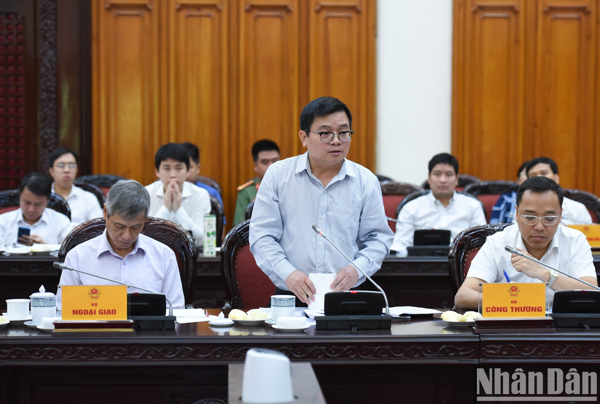 Un representante de la directiva del Ministerio de Industria y Comercio.