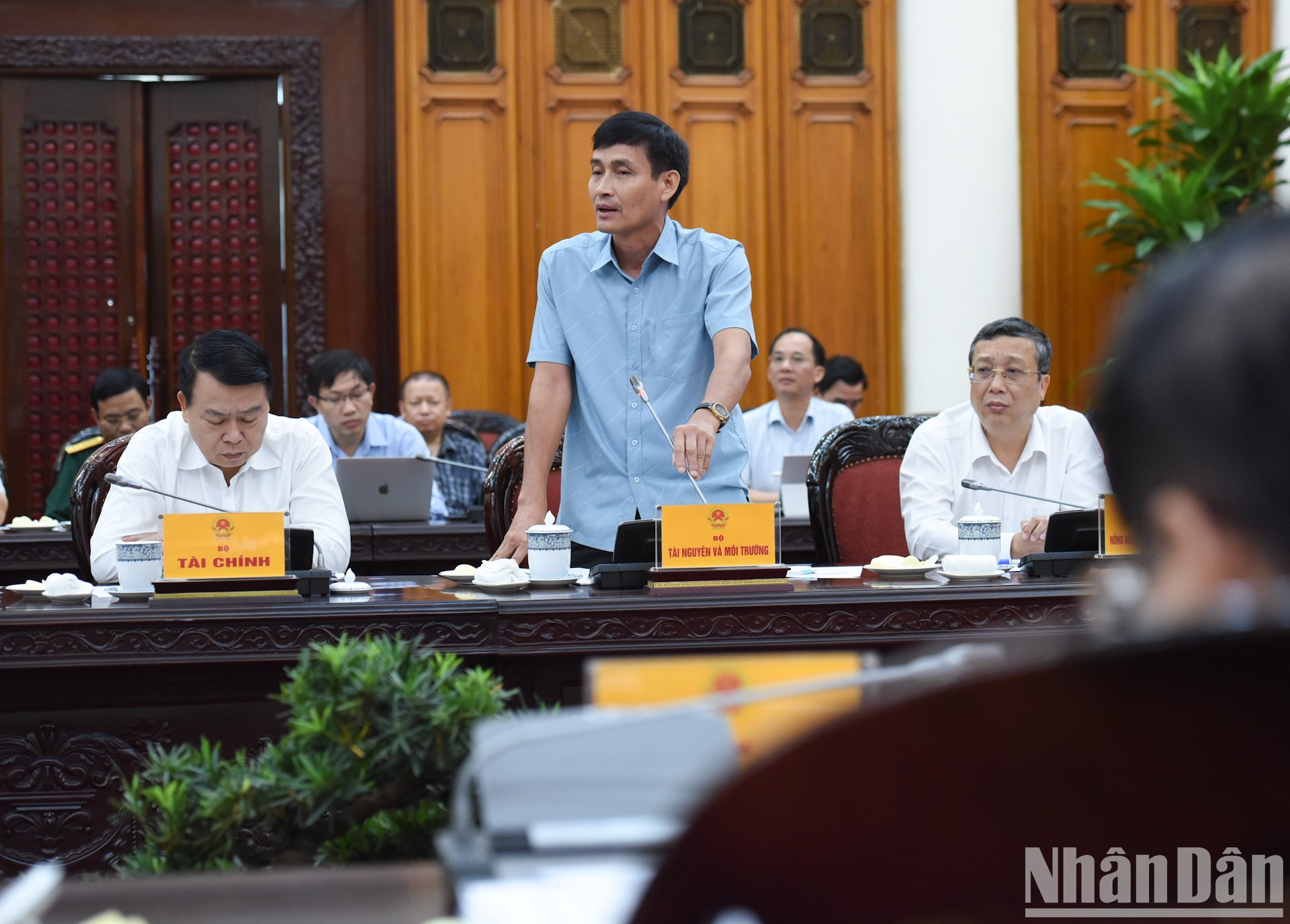 Un delegado de la directiva del Ministerio de Recursos Naturales y Medio Ambiente.