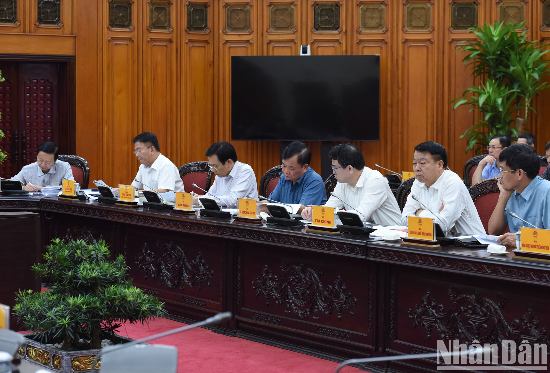 Representantes de los ministerios, sectores y departamentos.