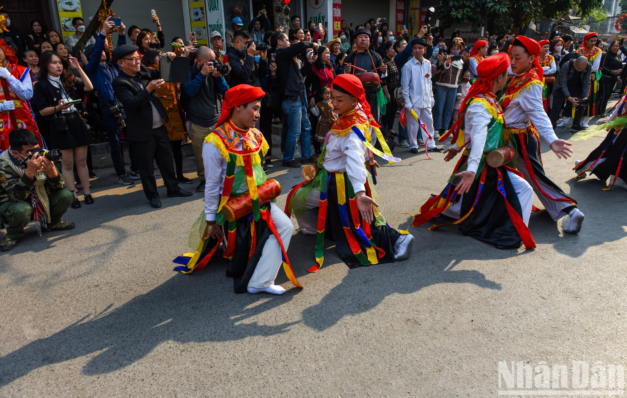 El espectáculo inspira a numerosos fotógrafos y también a los turistas. El espectáculo inspira a numerosos fotógrafos y también a los turistas.