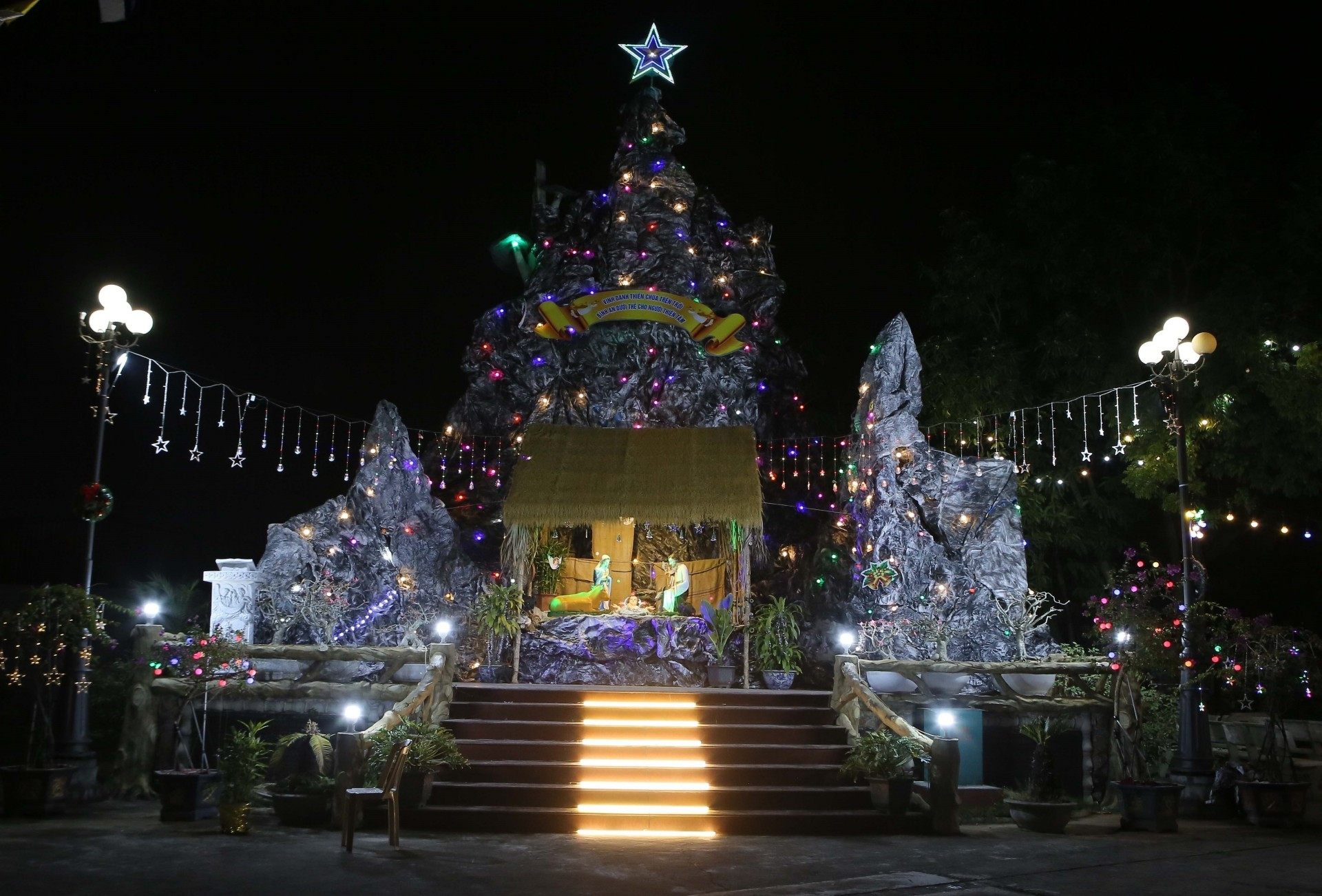 El belén en la Iglesia de la Parroquia de Phong Loc, en la norteña ciudad de Nam Dinh.