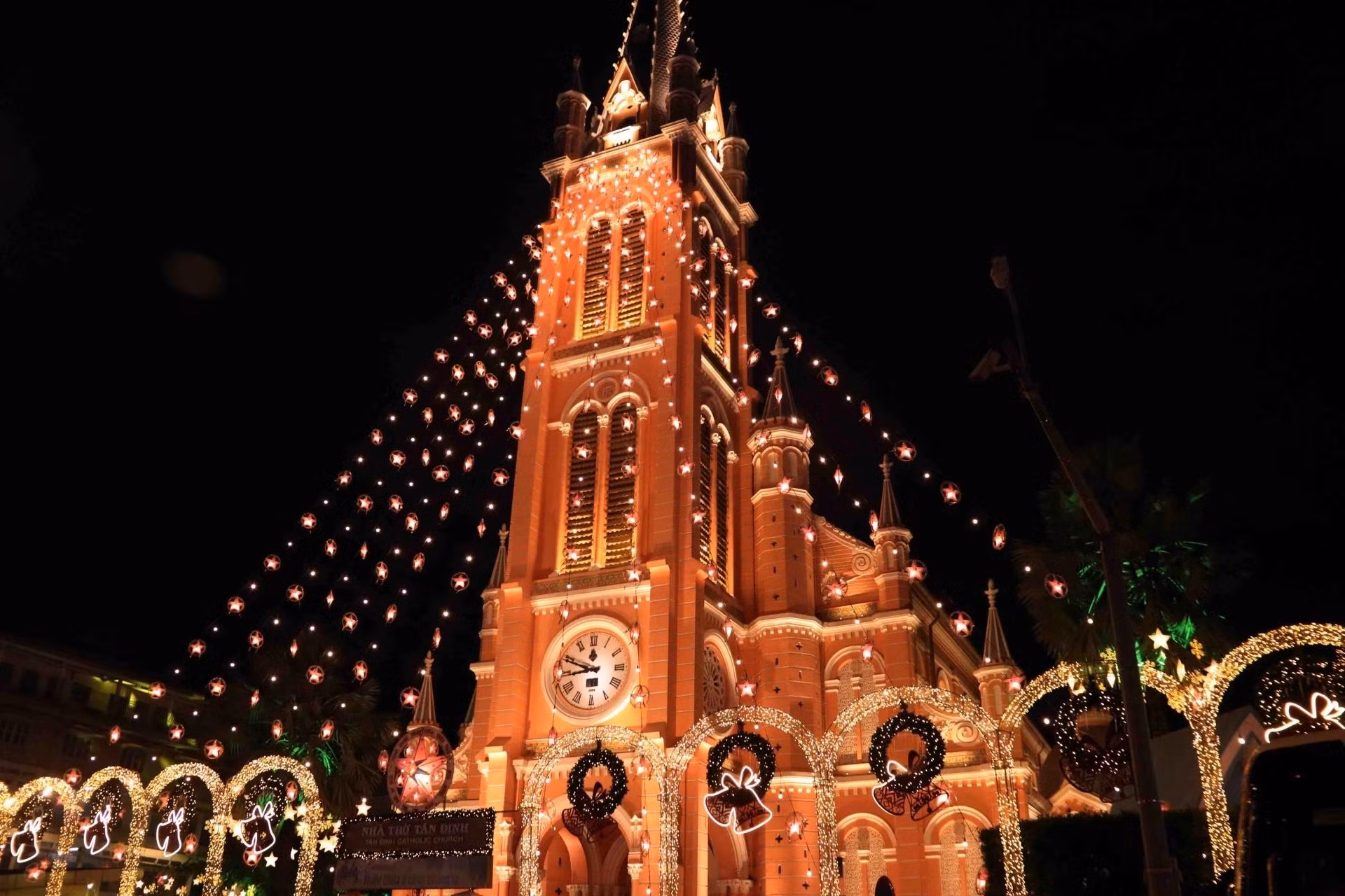 La Iglesia de Tan Dinh, en Ciudad Ho Chi Minh. La Iglesia de Tan Dinh, en Ciudad Ho Chi Minh.