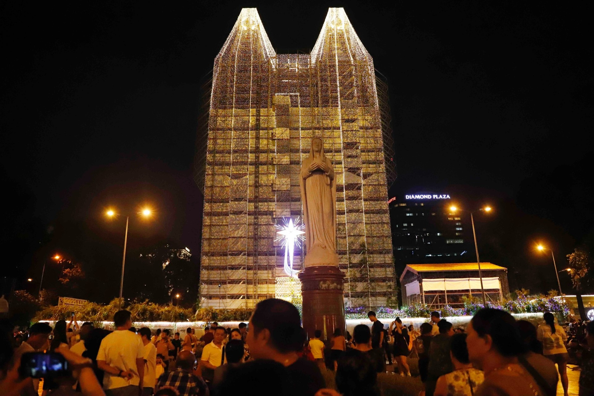 La Catedral Basílica de Nuestra Señora de la Inmaculada Concepción, en la sureña urbe de Ciudad Ho Chi Minh.