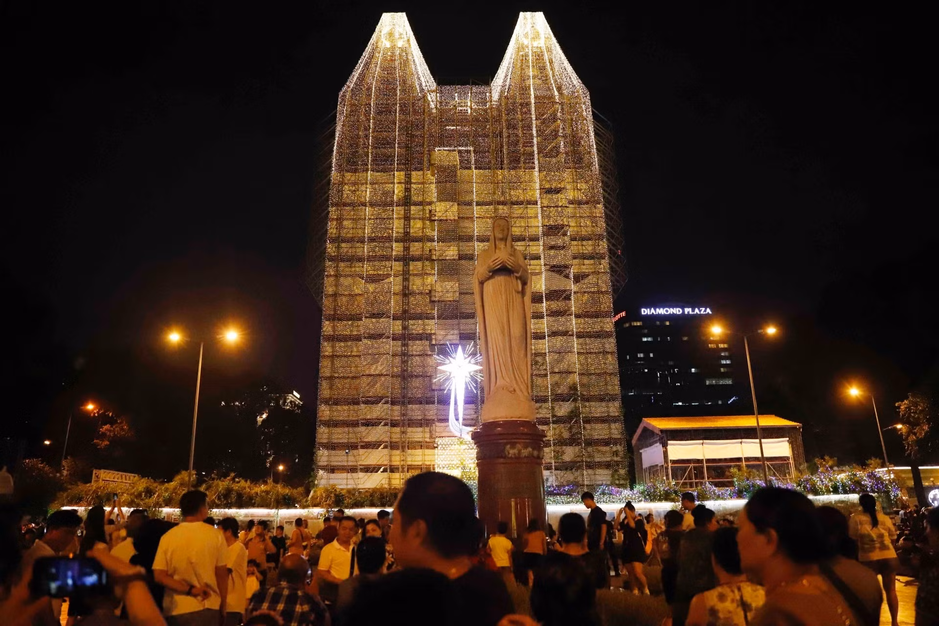 La Catedral Basílica de Nuestra Señora de la Inmaculada Concepción, en la sureña urbe de Ciudad Ho Chi Minh. La Catedral Basílica de Nuestra Señora de la Inmaculada Concepción, en la sureña urbe de Ciudad Ho Chi Minh.