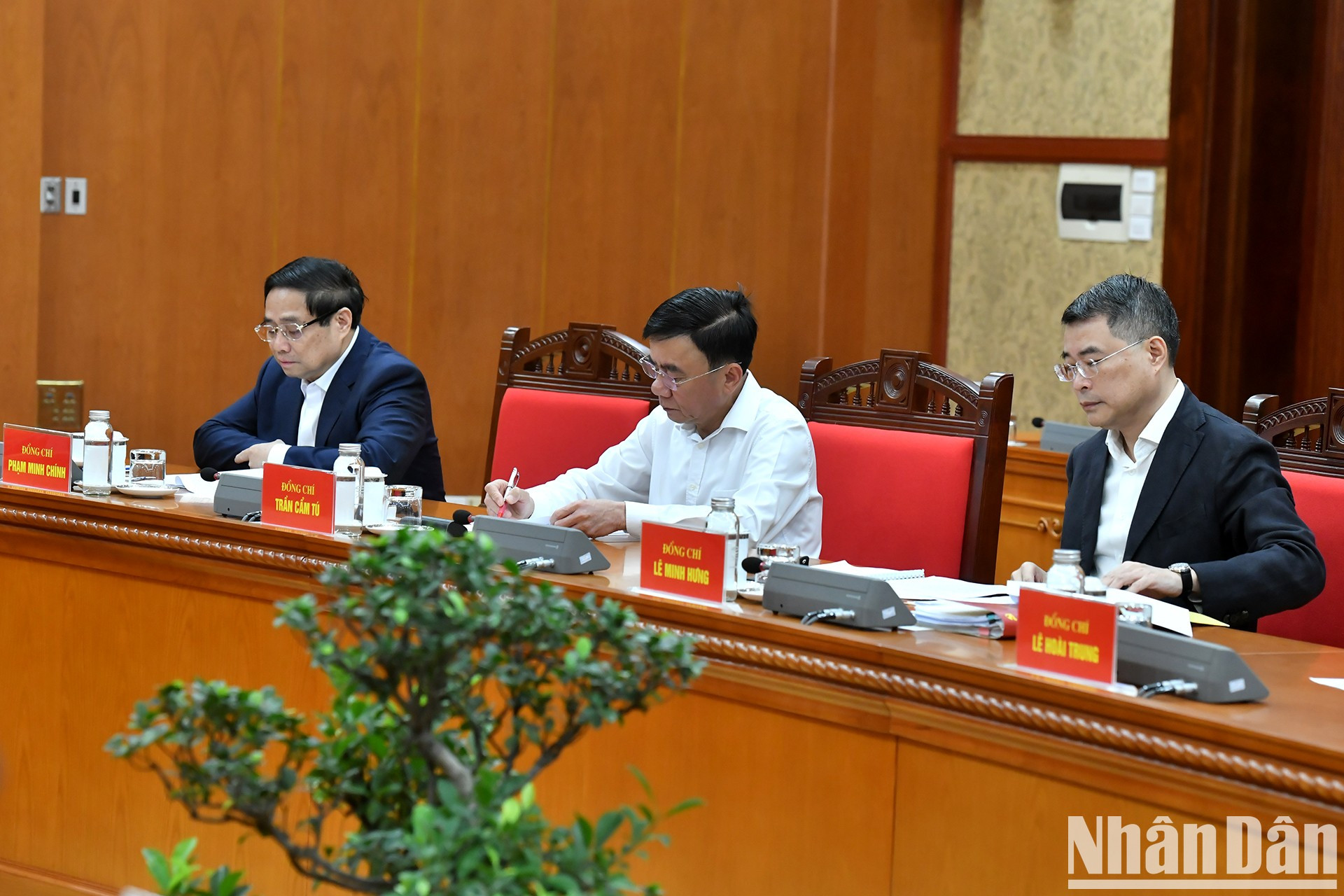 Dirigentes del Partido y el Estado. Dirigentes del Partido y el Estado.