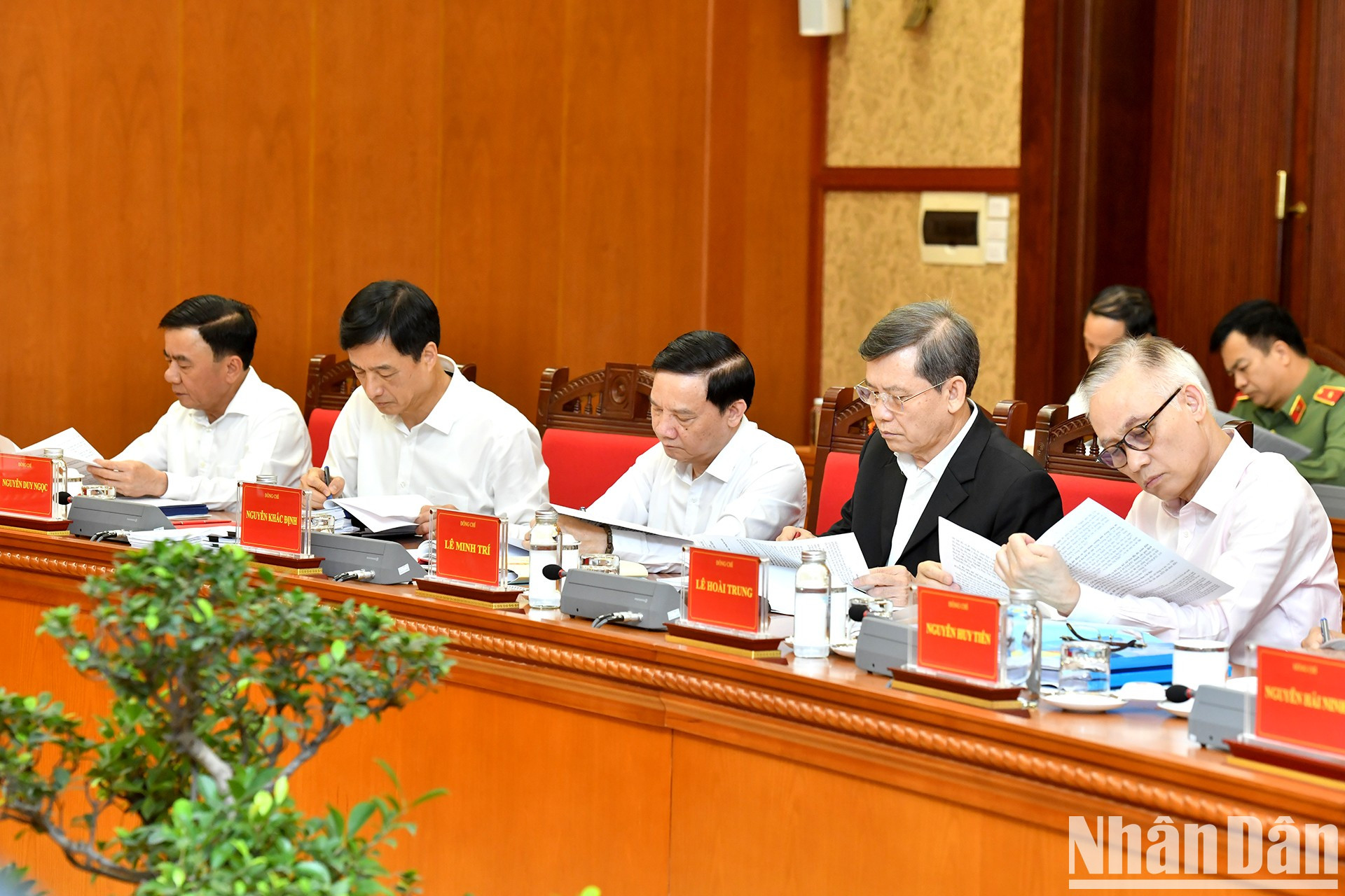 Dirigentes del Partido y del Estado en la cita.