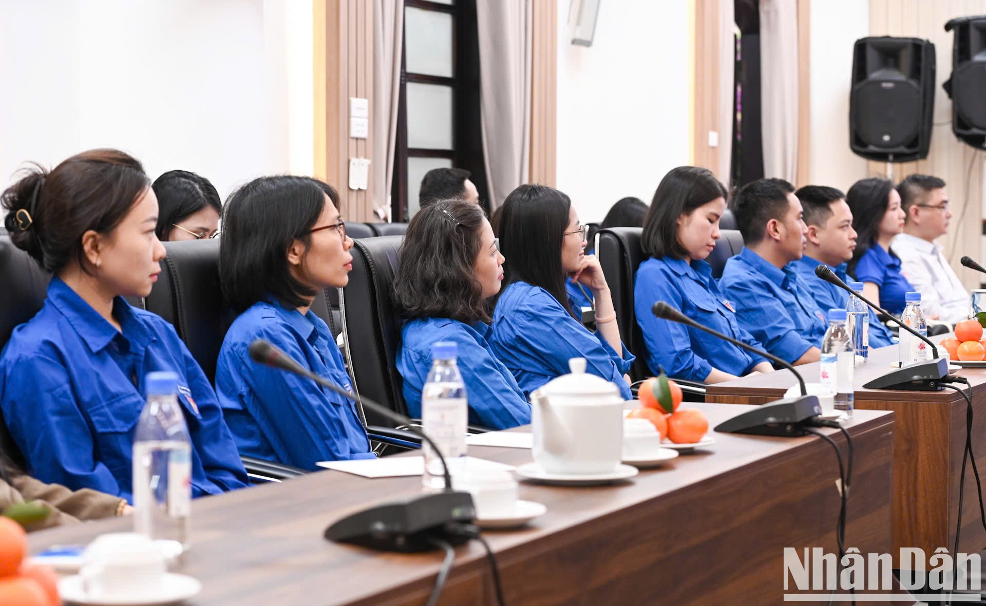 Empleados del periódico asisten al evento. Empleados del periódico asisten al evento.