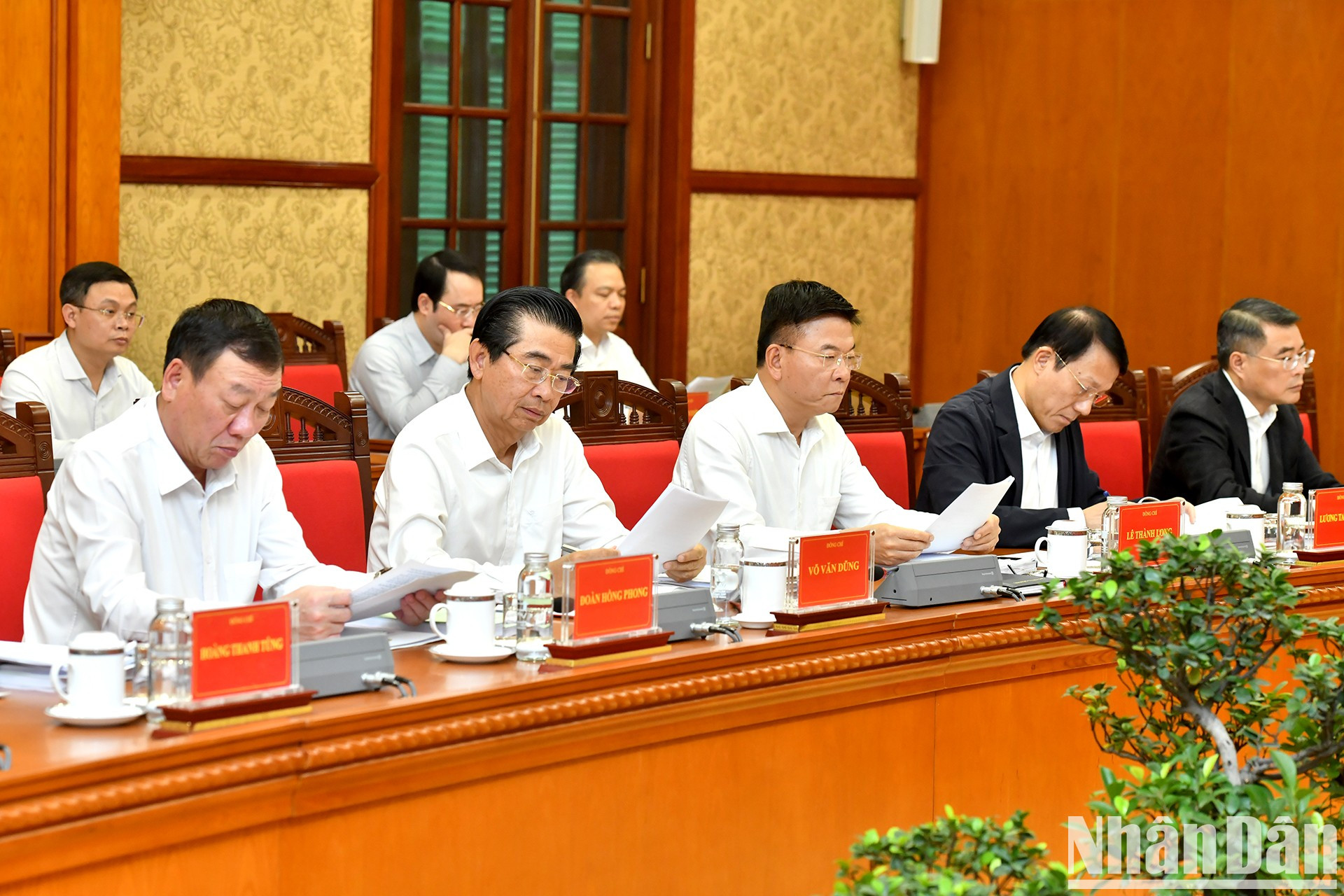 Dirigentes del Partido y del Estado en la cita.