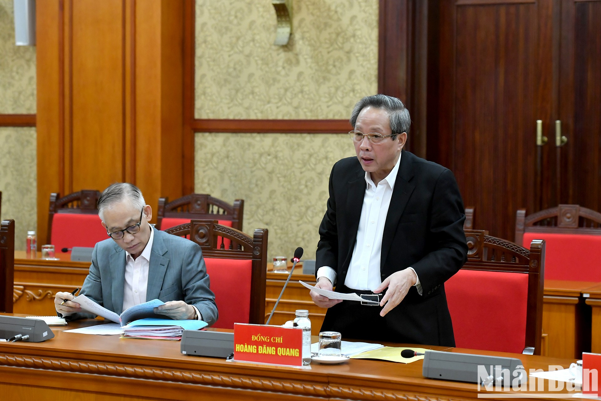 Hoang Dang Quang, miembro del Comité Central del Partido y subjefe permanente de la Comisión de Organización del Comité Central. Hoang Dang Quang, miembro del Comité Central del Partido y subjefe permanente de la Comisión de Organización del Comité Central.