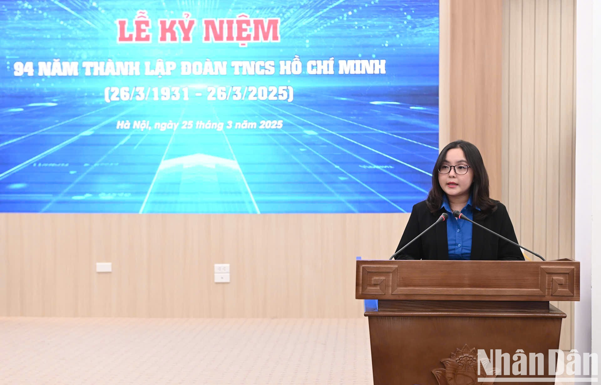 Le Khanh Binh, miembro del Buró Ejecutivo de la instancia del Partido en Nhan Dan y secretaria de la filial de la Unión de Jóvenes Comunistas en ese rotativo, interviene en el mitin. Le Khanh Binh, miembro del Buró Ejecutivo de la instancia del Partido en Nhan Dan y secretaria de la filial de la Unión de Jóvenes Comunistas en ese rotativo, interviene en el mitin.