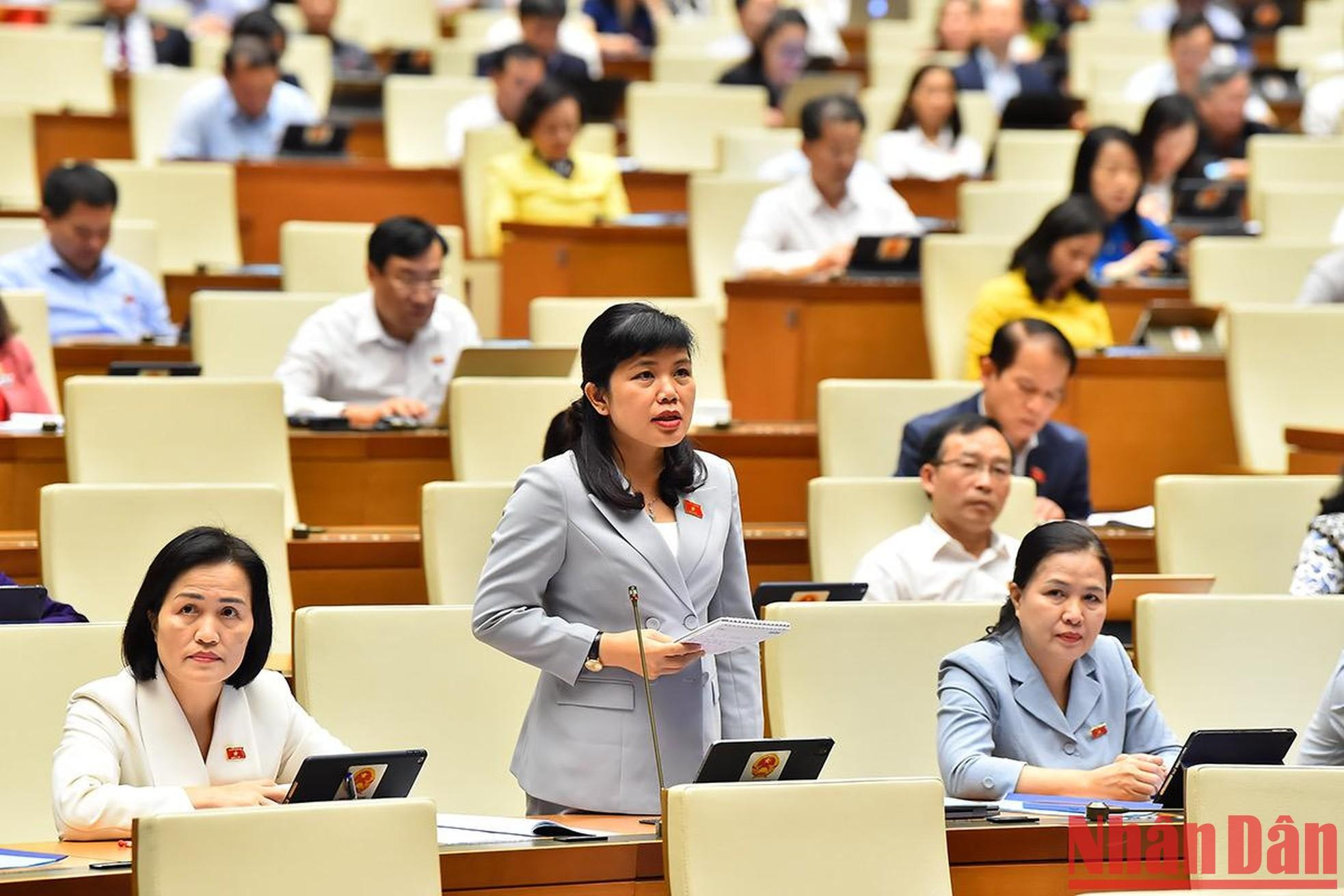 Hubo 19 diputados que plantearon preguntas al jefe de Gobierno sobre diferentes ámbitos como la institución, las políticas y la seguridad social. Hubo 19 diputados que plantearon preguntas al jefe de Gobierno sobre diferentes ámbitos como la institución, las políticas y la seguridad social.