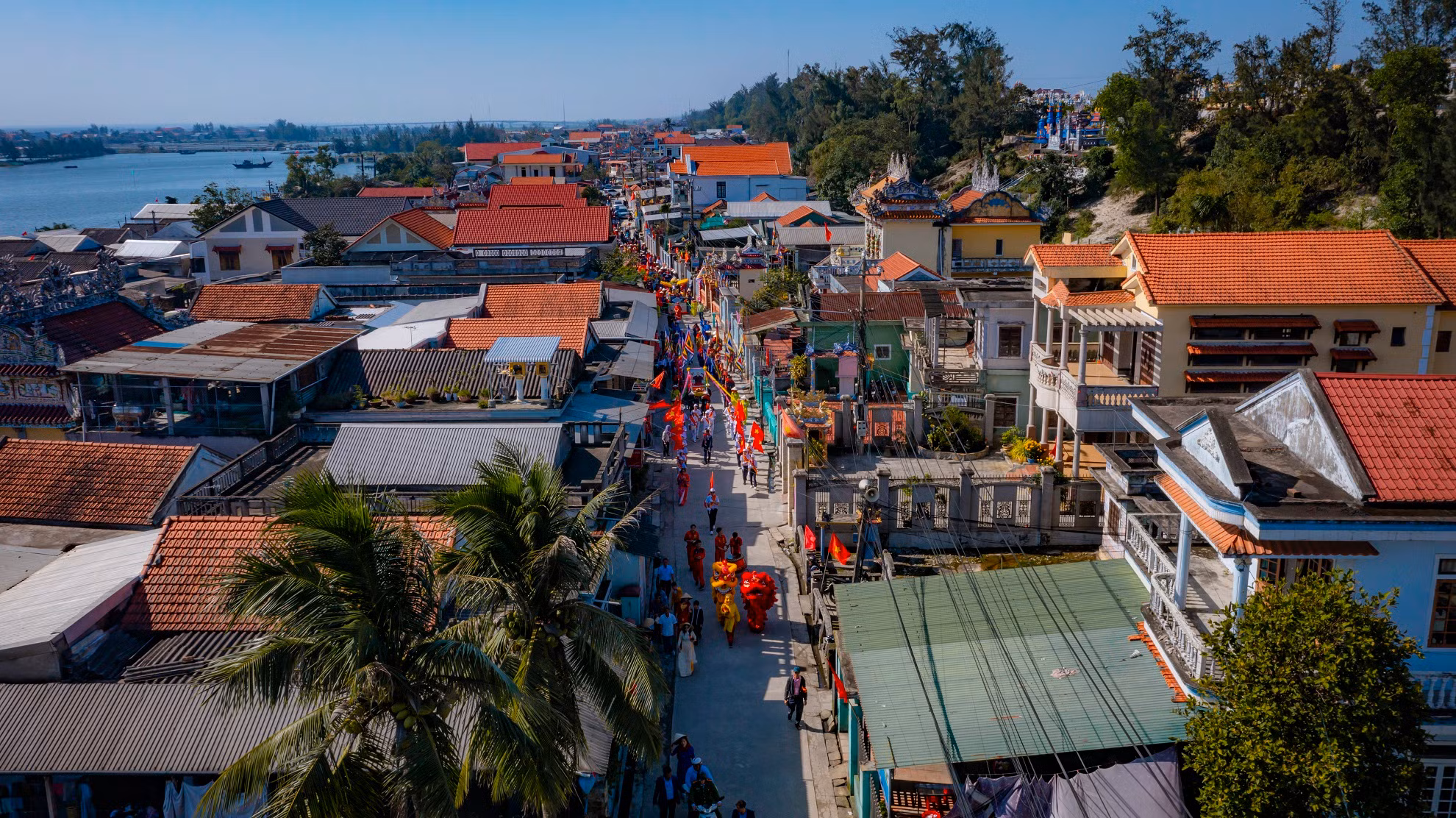 El centenario festival de Cau Ngu en Thai Duong Ha es un tributo a Truong Quy Cong, pionero en la aldea del oficio de la pesca y el comercio de mariscos con localidades vecinas.
