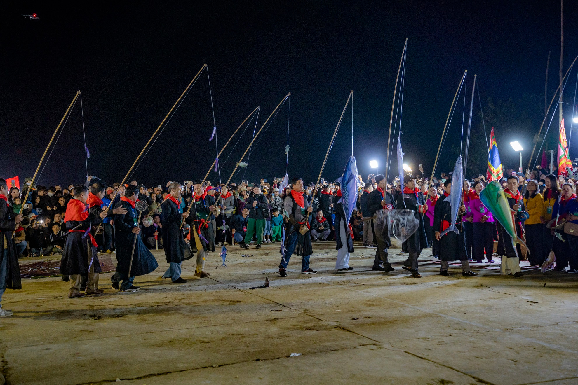 El festival de Cau Ngu en Thai Duong Ha es calificado por investigadores de cultura como uno de los festejos más grandes y atractivos de la provincia. Refleja el conocimiento y la vida espiritual de los lugareños, amén de alentarlos a continuar velando por la soberanía nacional sobre el mar y las islas.